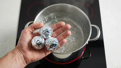 What Happens if You Put Foil in Boiling Water, and How Can It Actually Be Useful in the Kitchen?