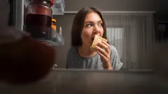 The One Easy Habit That Helps You Lose Weight and Beat Evening Snack Attacks