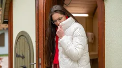 How to Remove Sweat Odor from Outerwear Without Washing: Effective Home Remedies