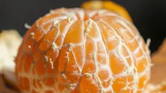 Few People Know This: What the “Little Strings” in a Mandarin Are Called—and Why They’re Even More Beneficial Than the Fruit