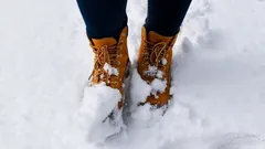 Your Feet Won’t Get Cold Even in a Deep Freeze: Simple Trick to Keep Your Winter Boots Warm